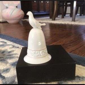 VTG WHITE PORCELAIN “AVON” DOVE BELL